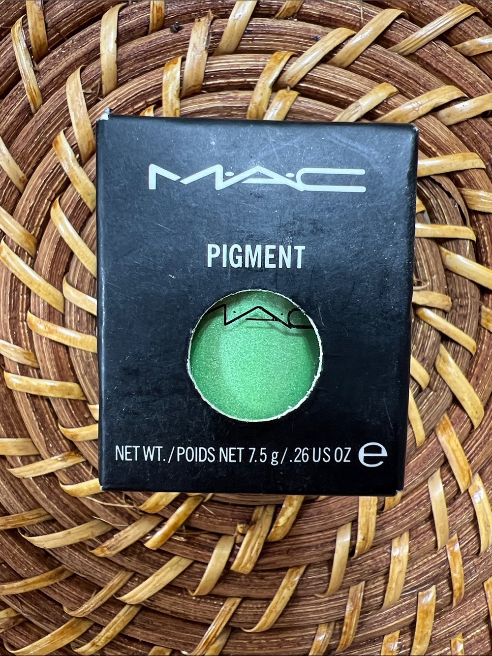 MAC Pigment Loose Eyeshadow “Swimming”